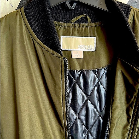 Michael Kors Olive Green Trench Coat - Quilted Lining, Women's Medium, Classic - Picture 2 of 6